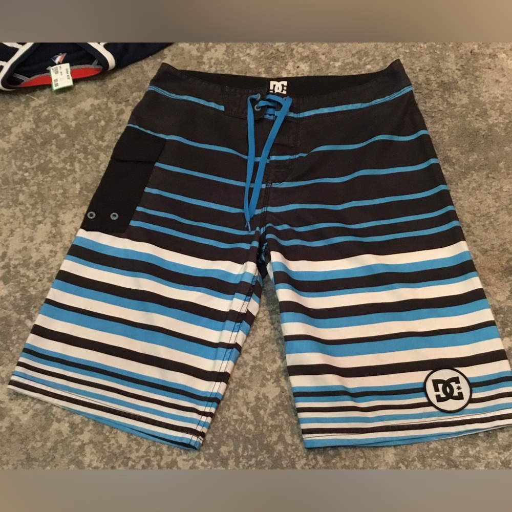 DC Men’s Board Shorts Swim Trunks, blue striped, size 32
